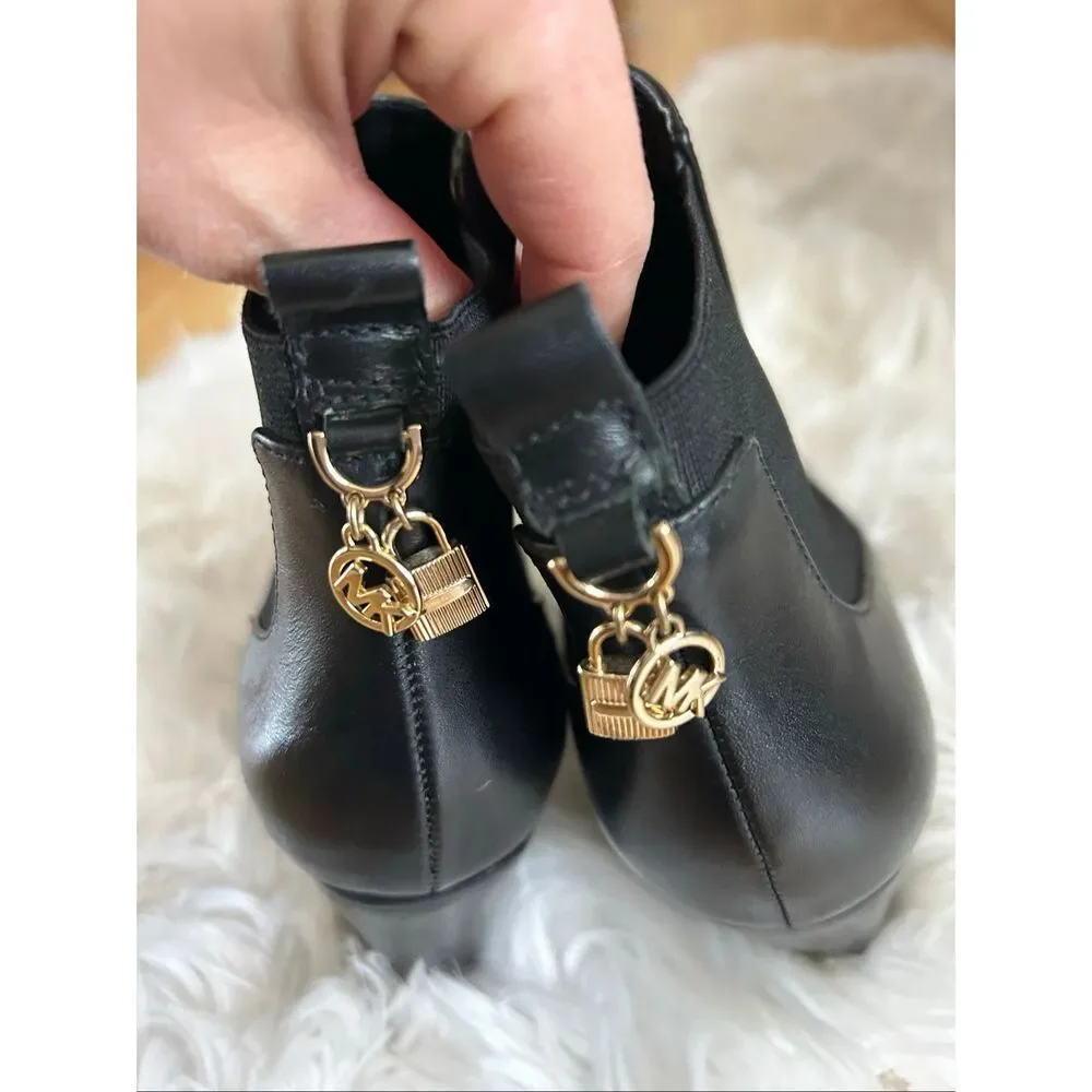 Michael kors black leather booties size 8.5 with charms in the back stylish mode - Picture 3 of 9